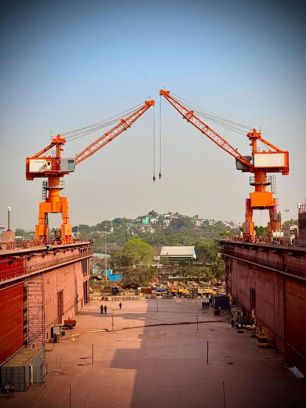 Floating Dock Crane — Portal View